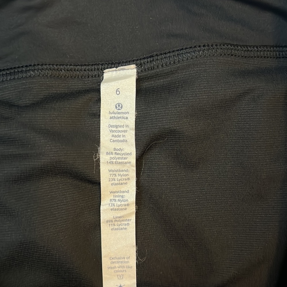 Lululemon Low Rise Patterned Shorts - Picture 3 of 4
